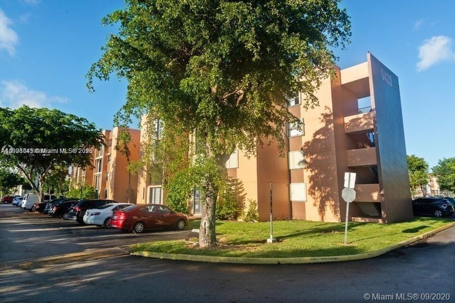 Foto principal - 9431 SW 4th St