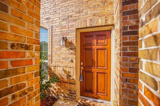Building Photo - 15703 Whispering Green Dr