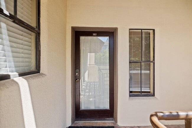 Building Photo - 712 Graham Pl