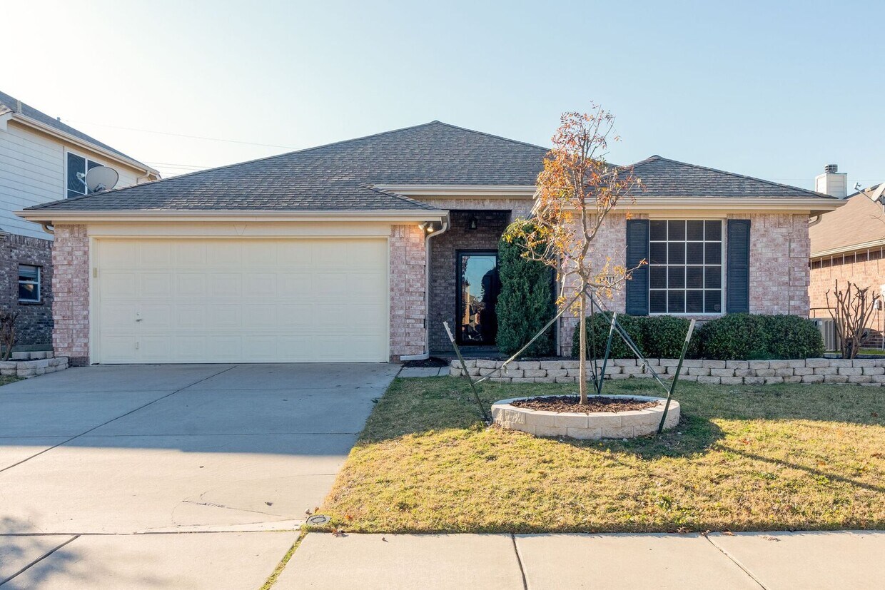 Large 3 bedroom in Keller ISD no carpet! House Rental in Fort Worth