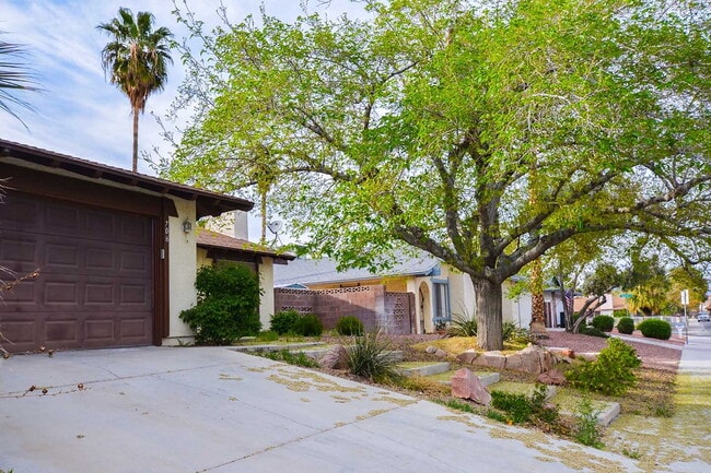Building Photo - "Charming 3-Bed, 2-Bath Gem in the Heart of Las Vegas - 1311 Sq Ft of Comfort!"