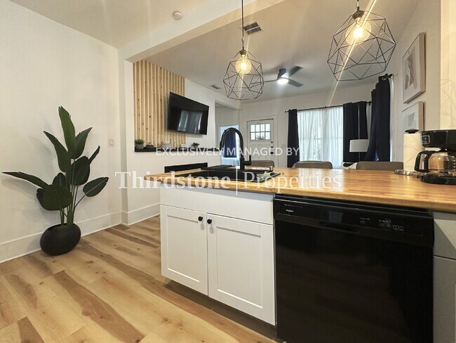 Foto del edificio - 2518 Dellwood Ave