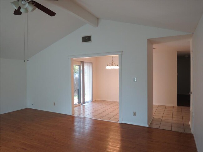Foto del edificio - 6803 Rearden Rd