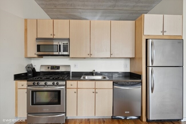 Foto del edificio - 630 N Franklin St