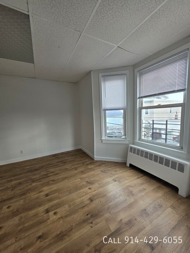 Building Photo - 143 Voss Ave