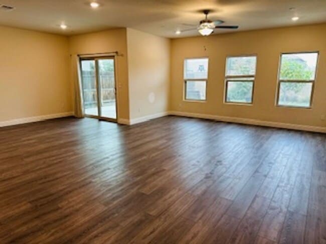 Foto del edificio - $2,390 Riverstone Community 3 Bd, Hwy 41 & Ave 12, Solar - Timberline Way, Madera