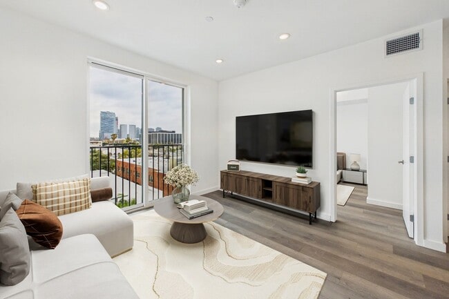 Building Photo - Diamante Apartments