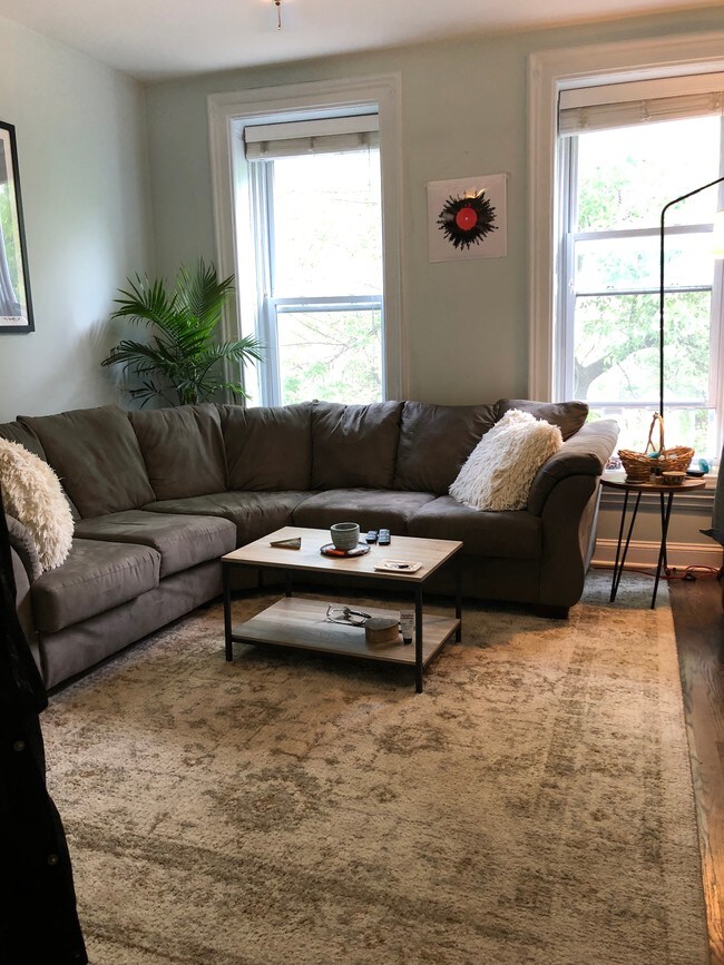 Living Room - 873 N Paulina St