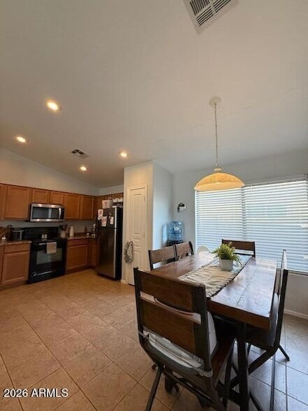 Foto del edificio - 1314 E Ash Rd