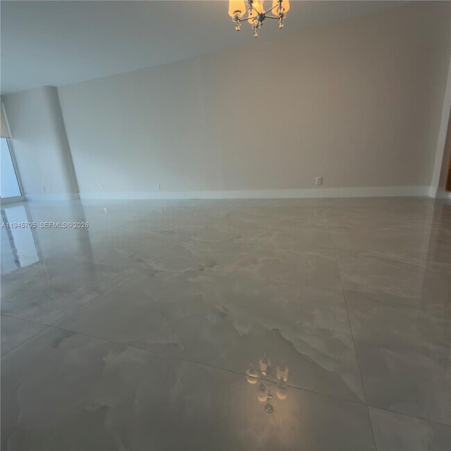 Foto del edificio - 1717 N Bayshore Dr