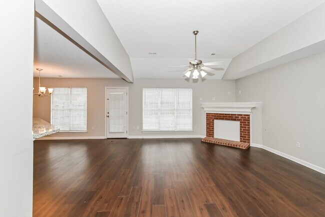 Foto del edificio - 2523 Russum Dr