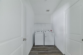 Building Photo - 24106 Juniper Hts Dr