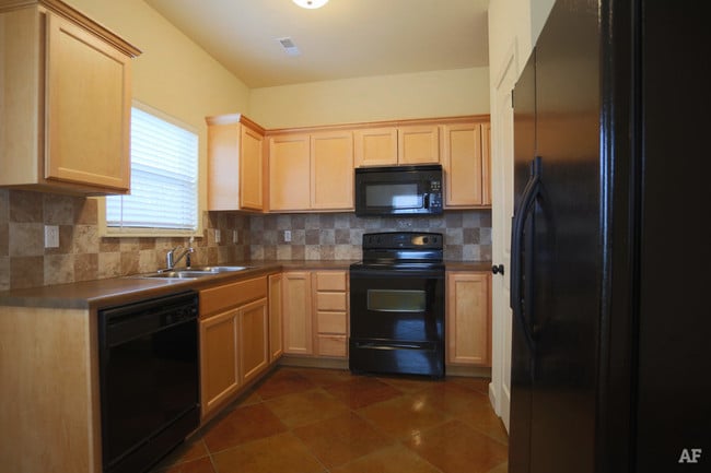Building Photo - 3409-3411 Jenne Hill Dr