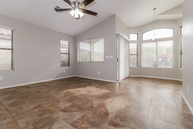 Foto del edificio - 12913 W Sheridan St