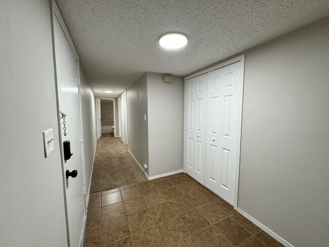 Building Photo - 1326 Holland Park Blvd