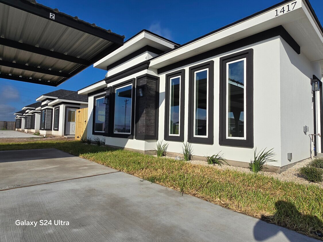 Foto principal - 1420 S Xanthia St