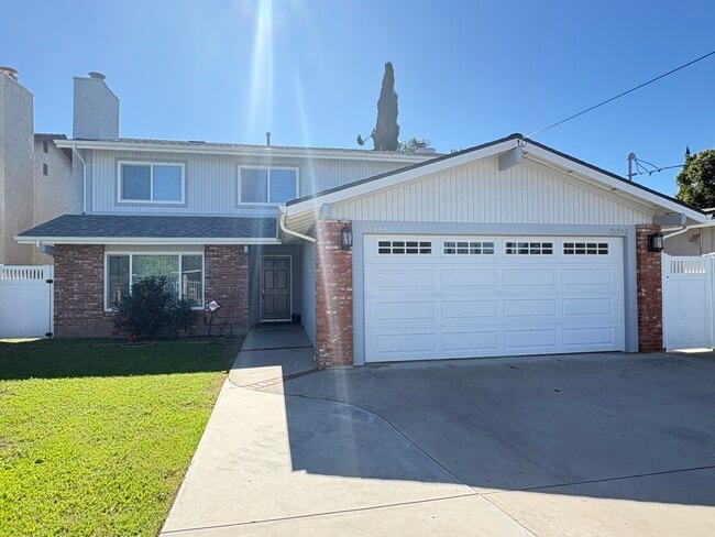 Building Photo - 15344 Leadwell St