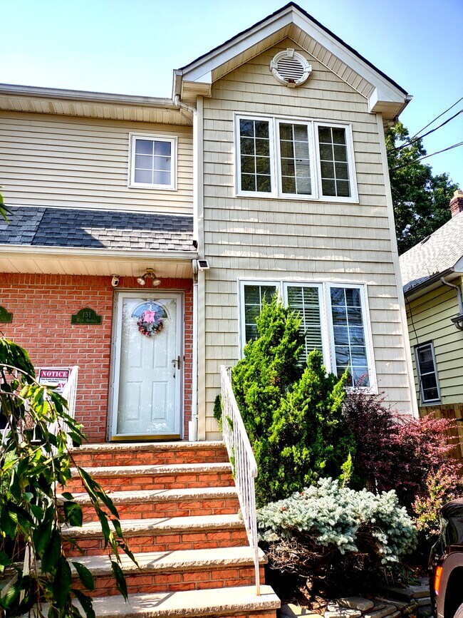 Building Photo - 151 Wild Ave