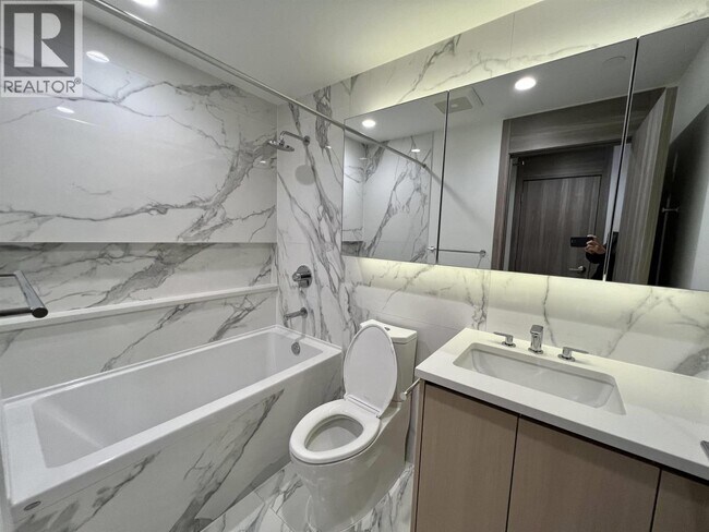 Photo du bâtiment - 4880 Lougheed Hwy.