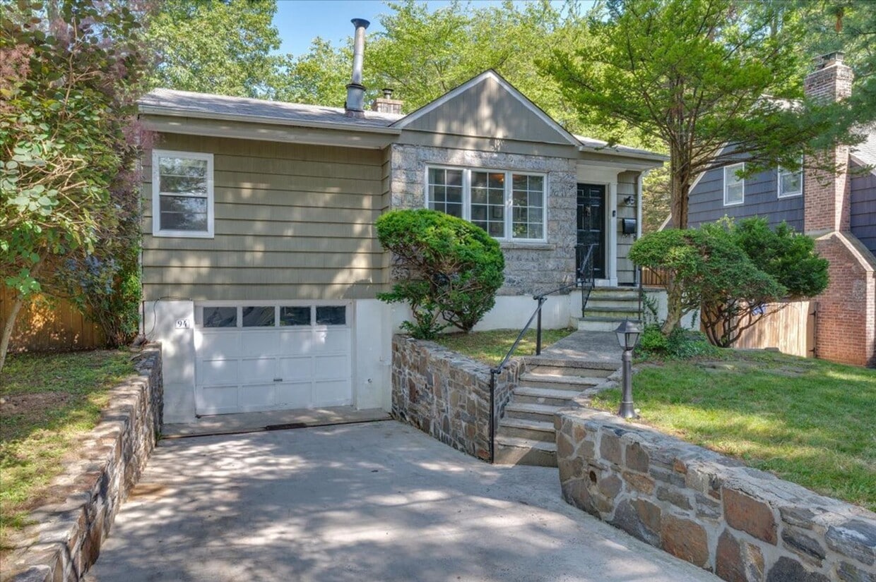 Primary Photo - Ranch-style residence offers 3 bedrooms an...