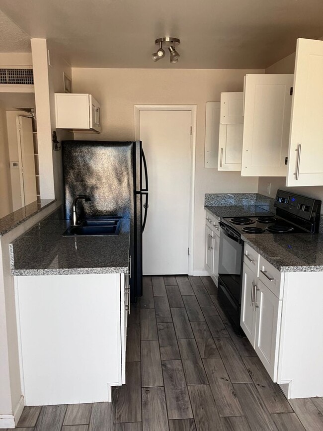 Foto del edificio - Coming Soon!