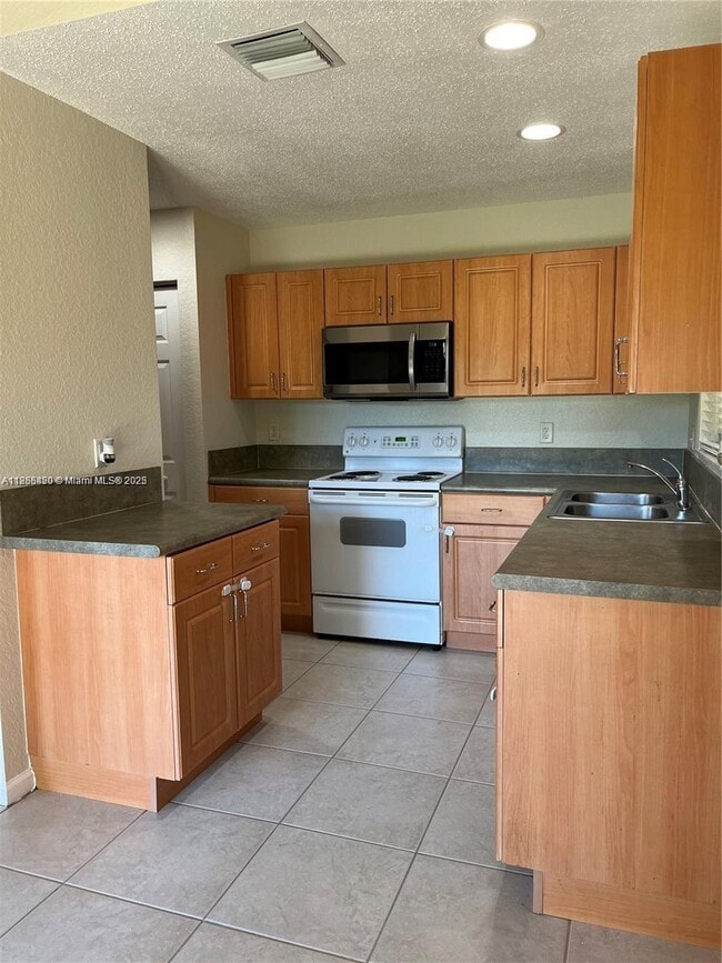 Building Photo - 2090 NW 99th Way