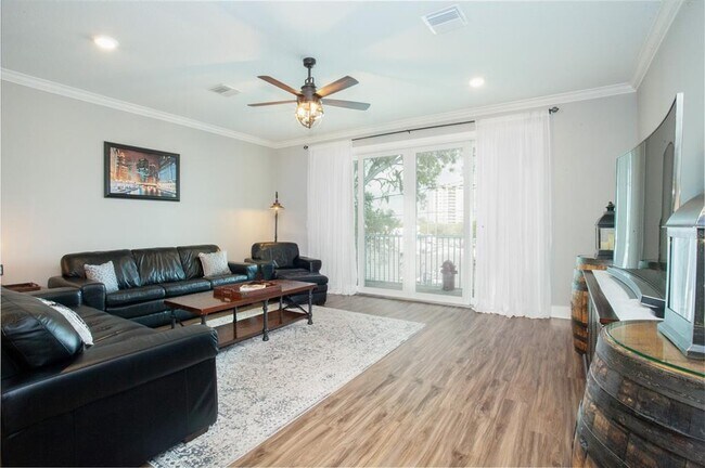 Building Photo - 1273 Savona Dr
