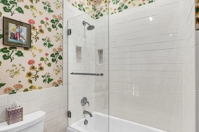 Foto del edificio - Classic Farmhouse Charm Meets Modern Comfort – 5 Bedroom Home in DeLand