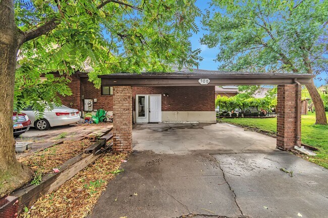 Building Photo - Remodeled Row End Rambler Townhome in Jack...