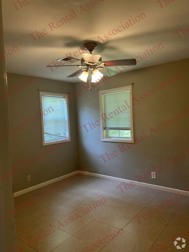 Building Photo - 1203 Greenwood Dr