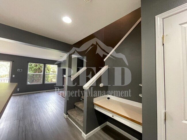 Foto del edificio - 9595 Long Point Ln NW