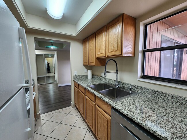 Foto del edificio - This one made the nice list! 2 bd. STUNNER! Hot Tub! Pet ok!