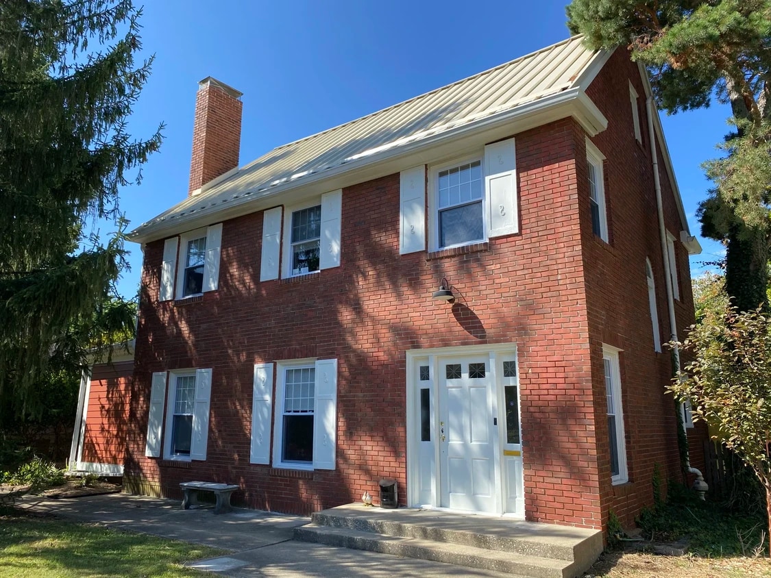 Primary Photo - 512 S Eagleson Ave