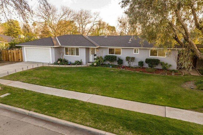 Foto del edificio - Prime location at its finest! 3 bedroom / ...