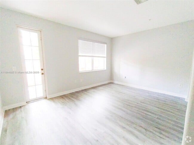 Building Photo - 3802 Shoma Dr