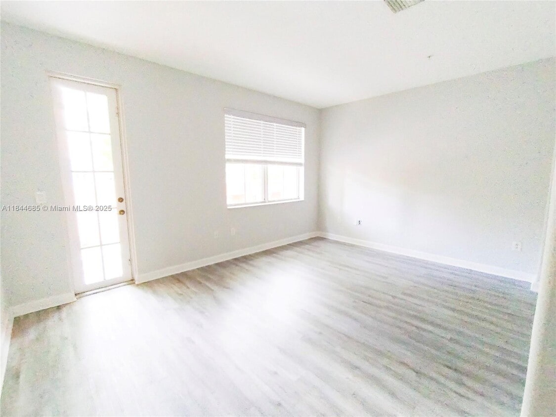 Primary Photo - 3802 Shoma Dr