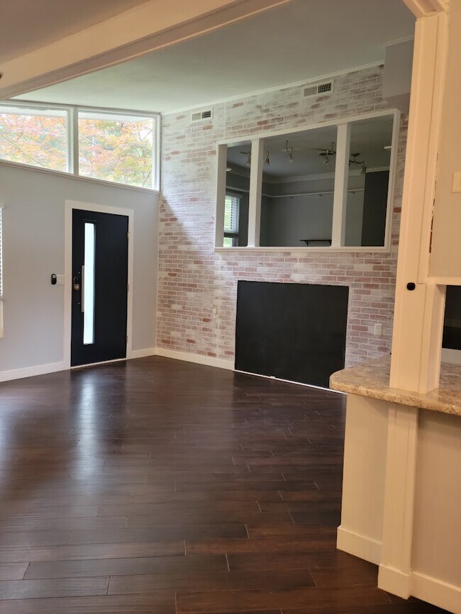 Building Photo - 117 Apple Cir