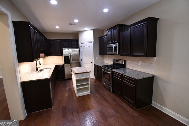 Building Photo - 1844 Manor View Cir NW