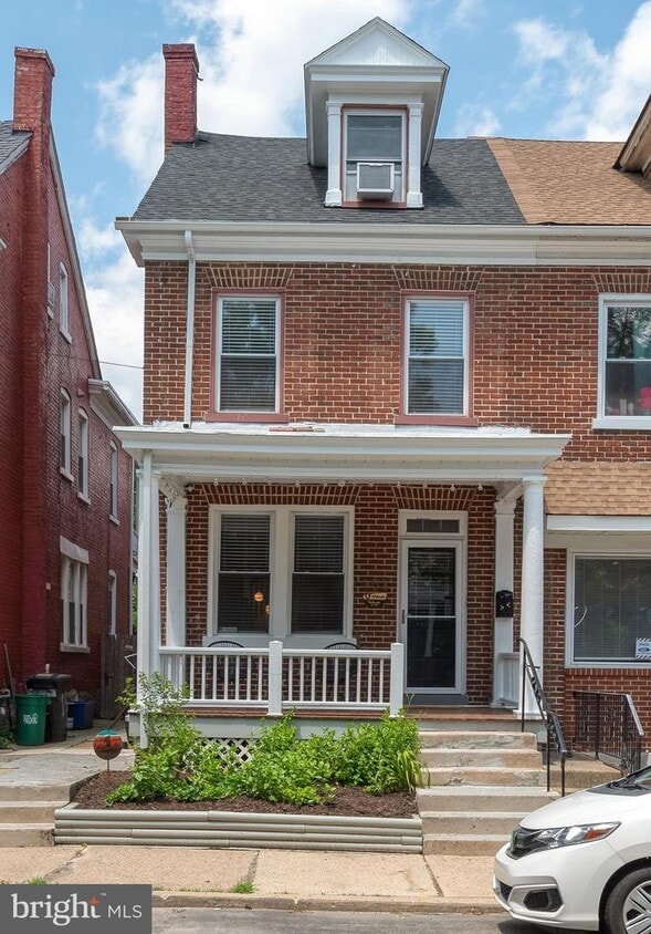 Foto principal - 153 E Ross St