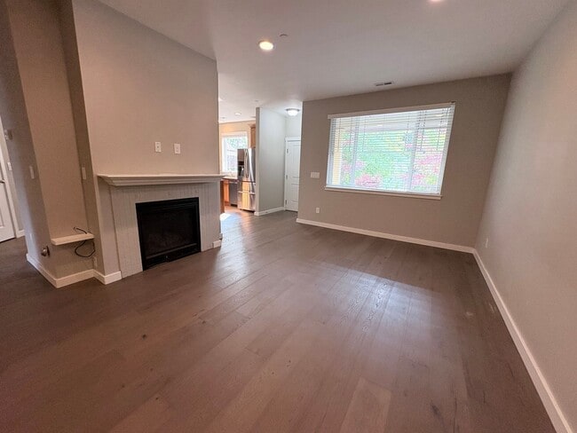 Building Photo - Vibrant 3 Bedroom in Coveted Snoqualmie Ridge!