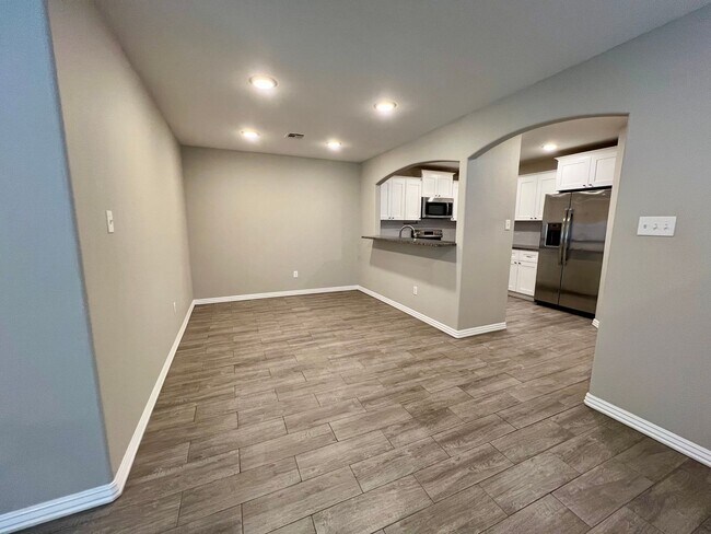 Foto del edificio - 6623 Leightyn Ln