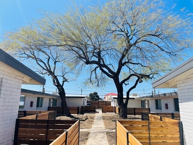 Building Photo - $500 Move In Special! Modern living in thi...