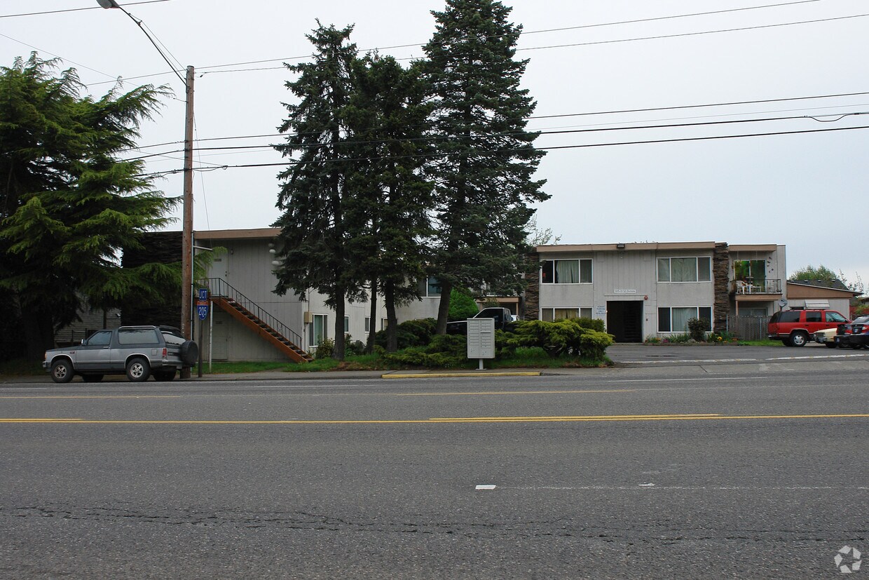 Building Photo - 9815-9833 SE Division St