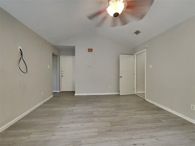 Foto del edificio - 12811 Roandale Dr