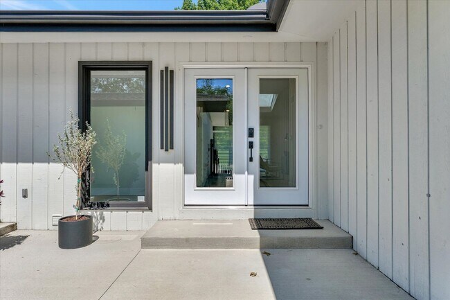 Building Photo - Luxury Ranch House on Champaign Country Club