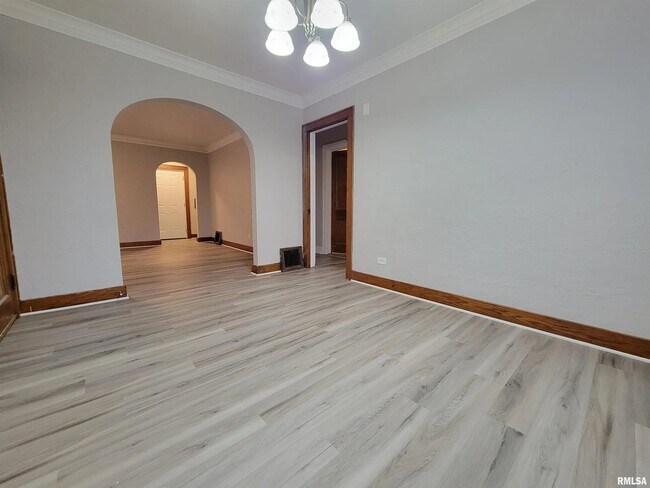 Foto del edificio - 2807 N Dechman Ave