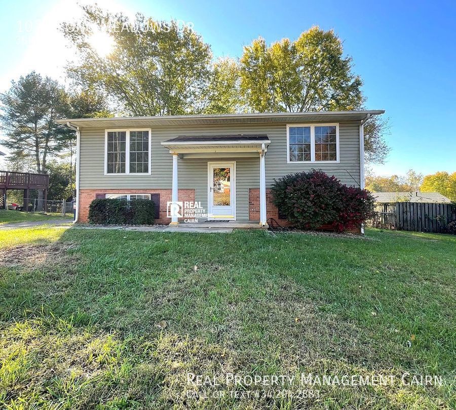 Foto principal - Spacious 3 Bedroom 2.5 Bath Split Level Home
