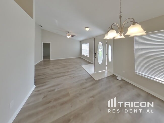 Foto del edificio - 4151 Candler Ave