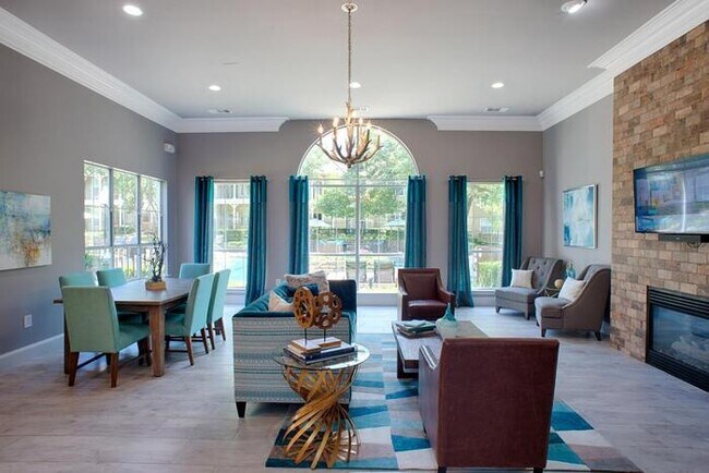 Foto del edificio - 2551 Hall - Johnson Rd