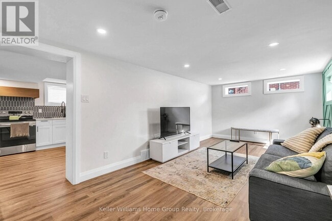 Building Photo - 496 Manchester Rd